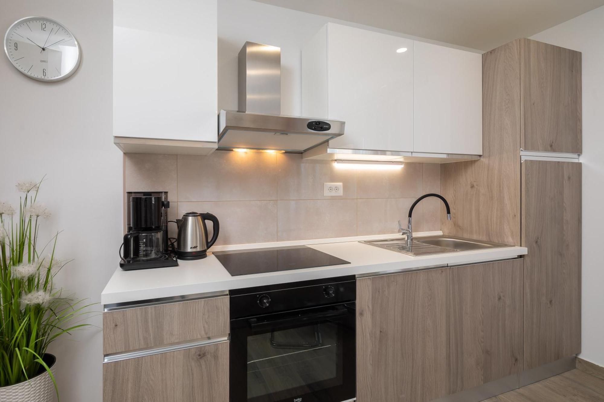 Apartments 20 Meters From The Beach Jesenice  Szoba fotó